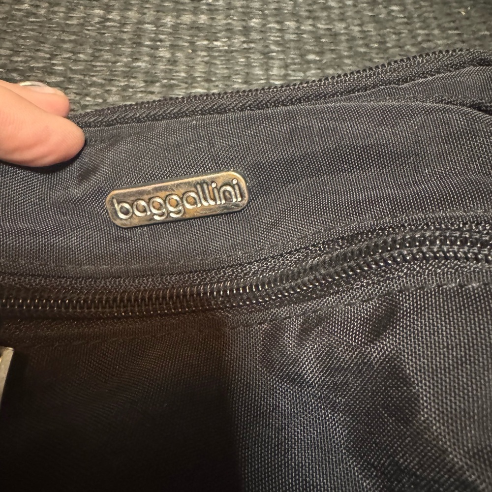 Baggallini Black Crossbody Bag - Picture 3 of 10